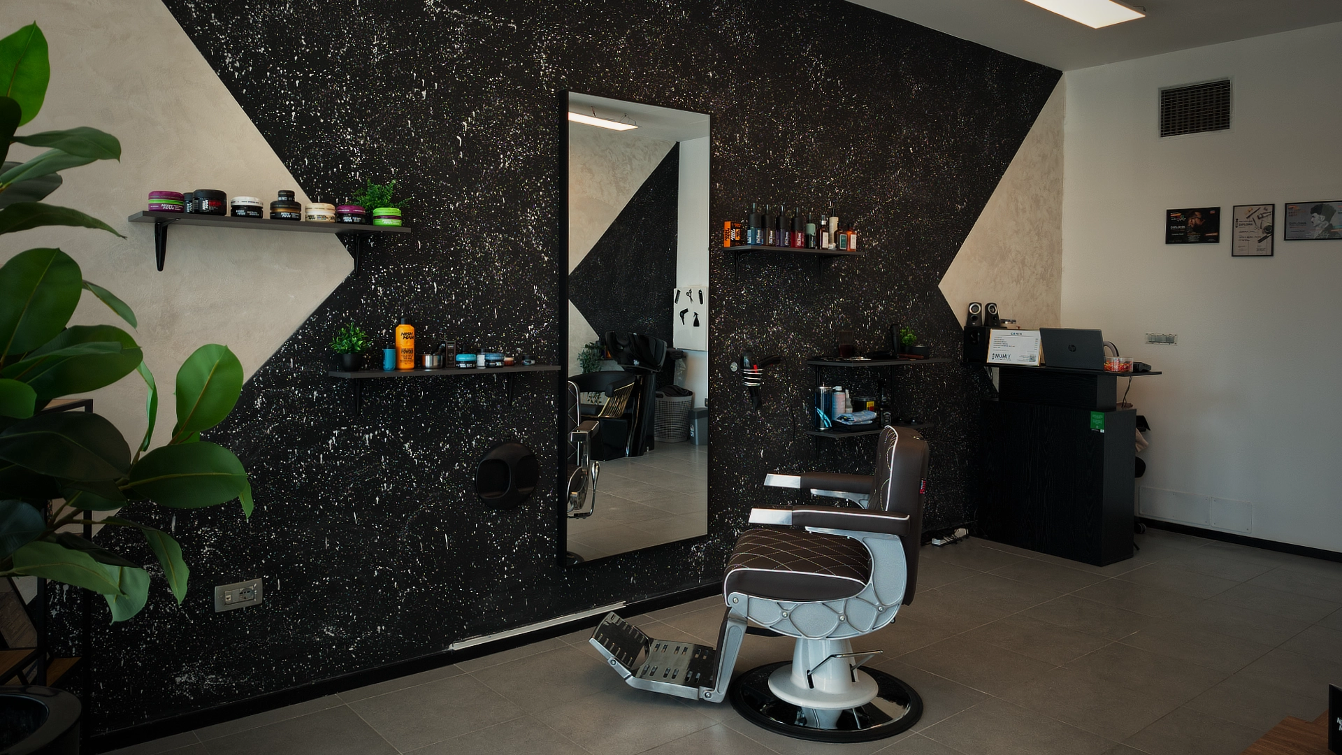 Barbershop Nuhi - Brivski salon Kozina - brivski stol